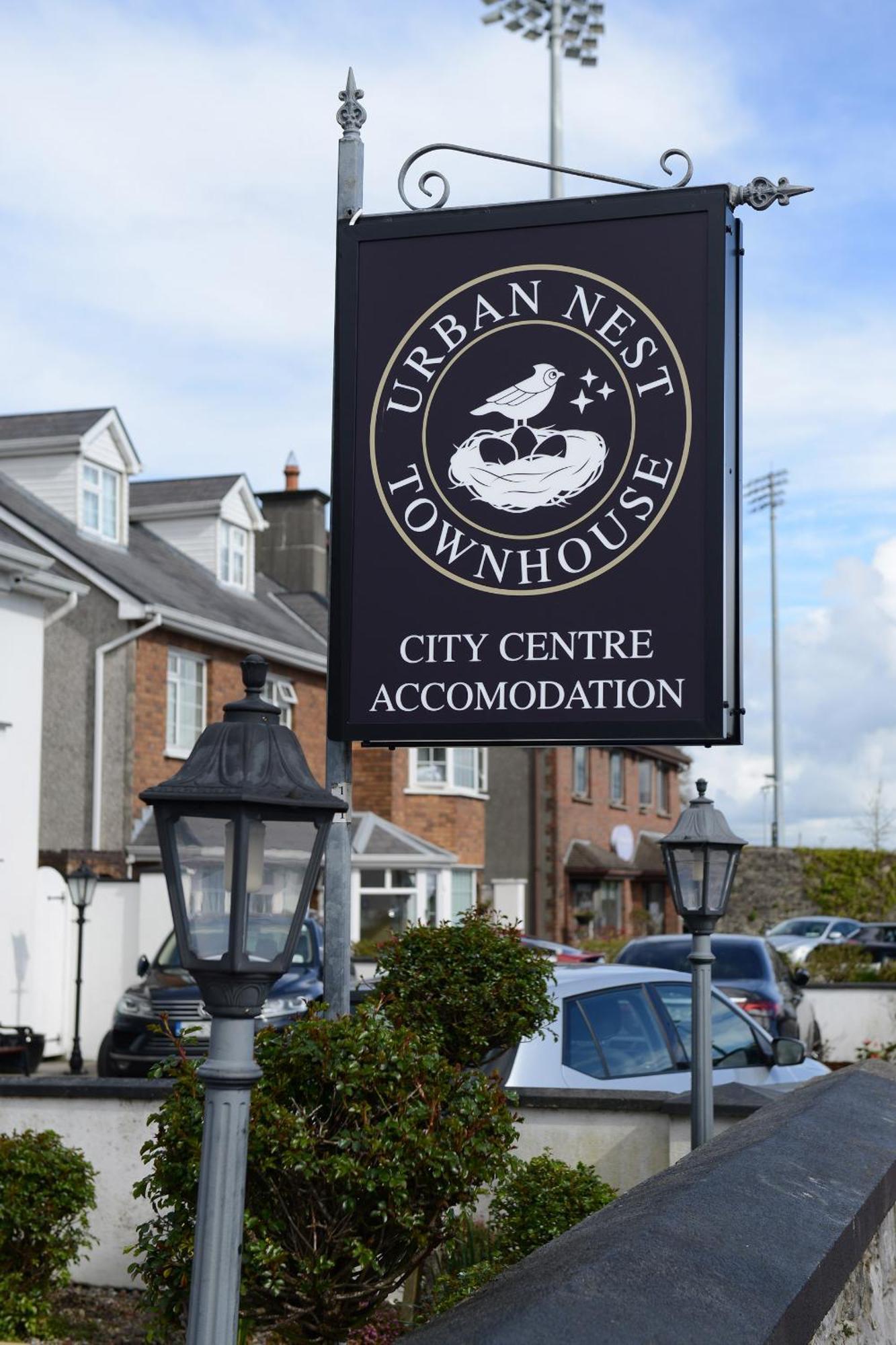 Urban Nest Townhouse Bed and Breakfast Galway Exteriör bild